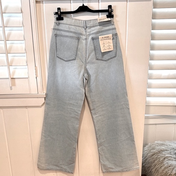 DL1961 Wide Leg High Waisted Denim - Picture 4 of 13